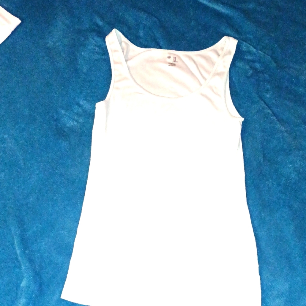 Must Bundle For $3 Offer. Cute Gap Women's M LIGHT BLUE ribbed Tank